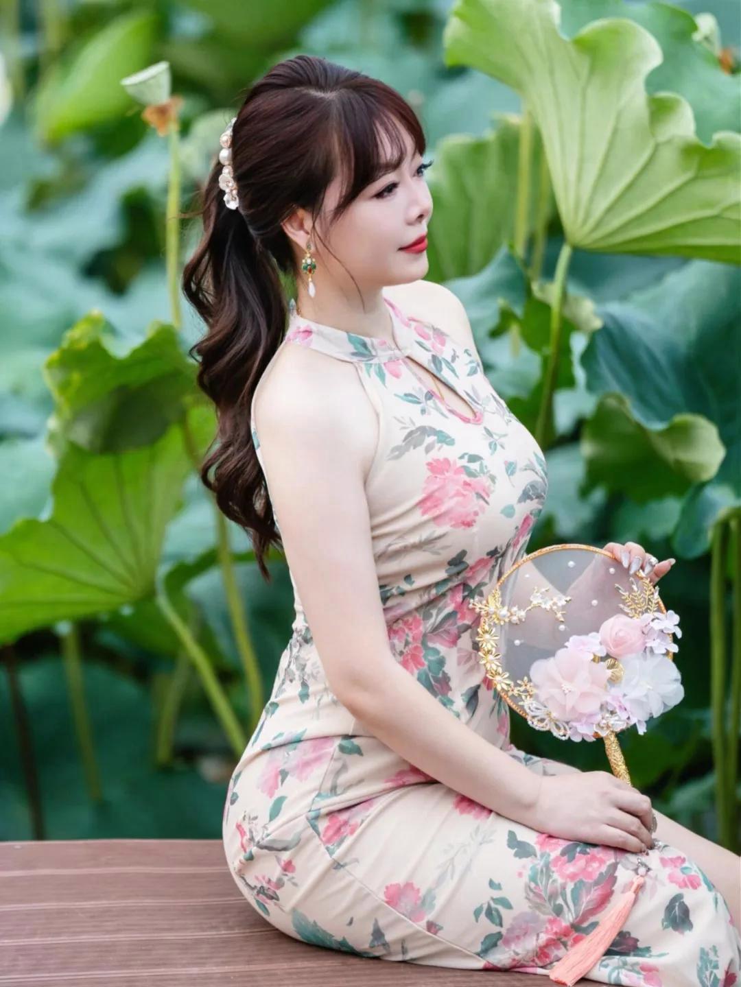 穿旗袍拍荷花,这样拍最出片|摄影师私藏动作指南