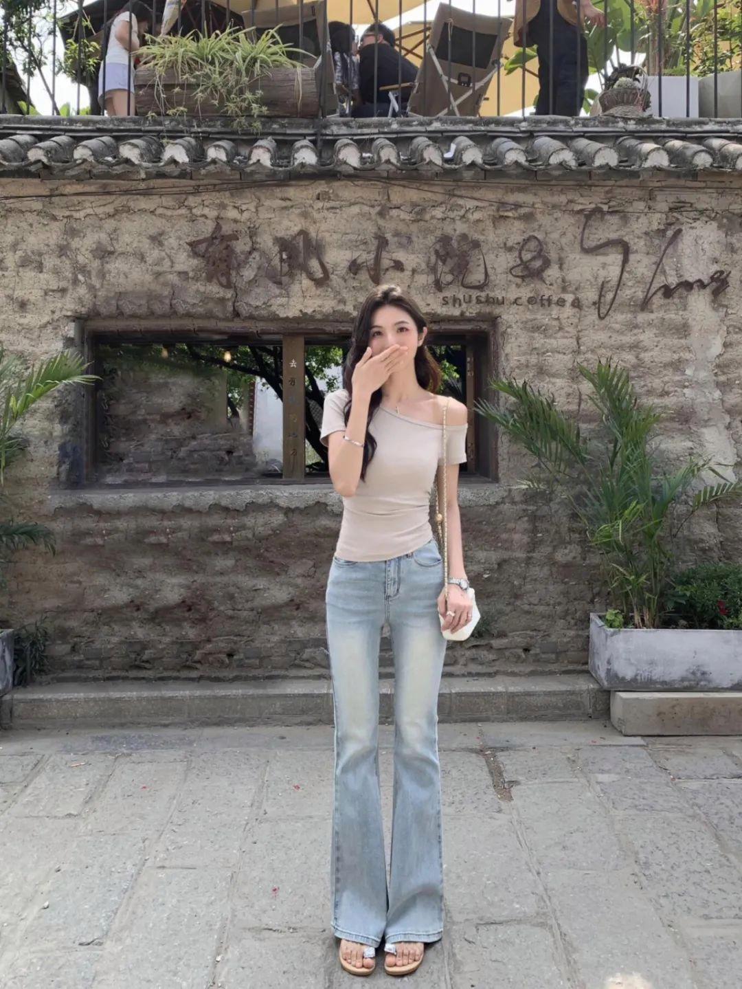 牛仔裤拍全身照,8个姿势,拍照又辣又有气质、显高又显瘦显身材