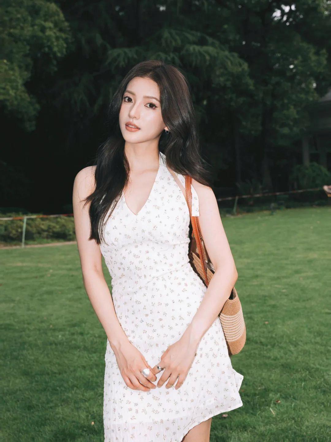 草地、草坪拍照,7个姿势,拍照松弛漂亮,气质好看有生命力