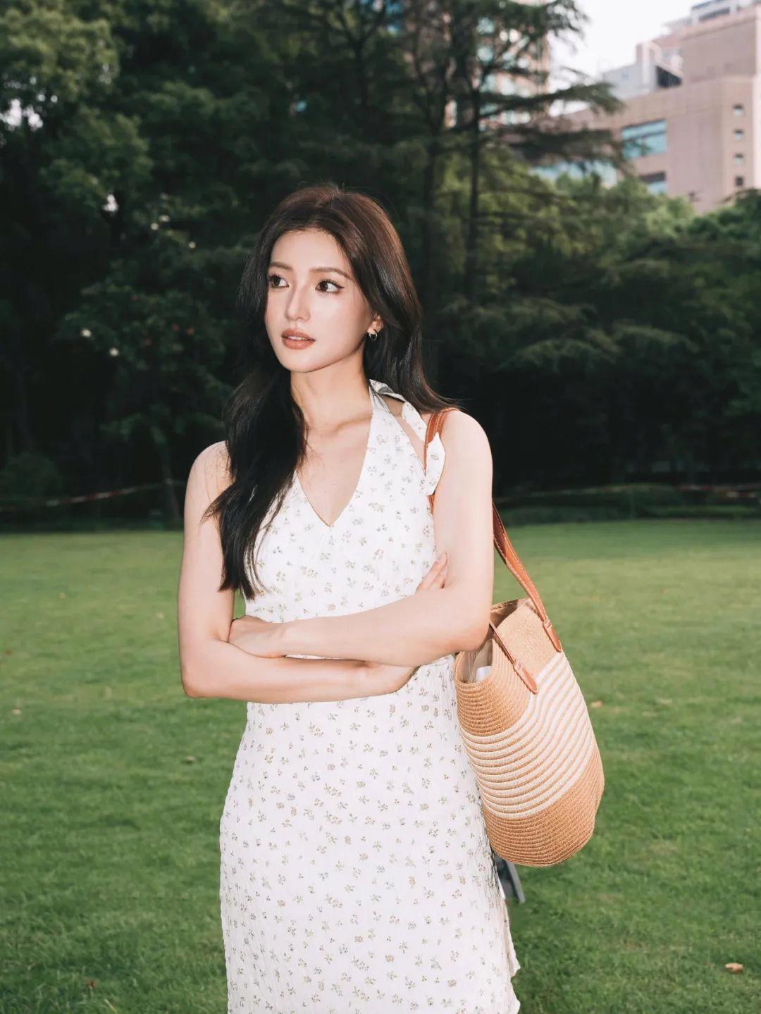 草地、草坪拍照,7个姿势,拍照松弛漂亮,气质好看有生命力