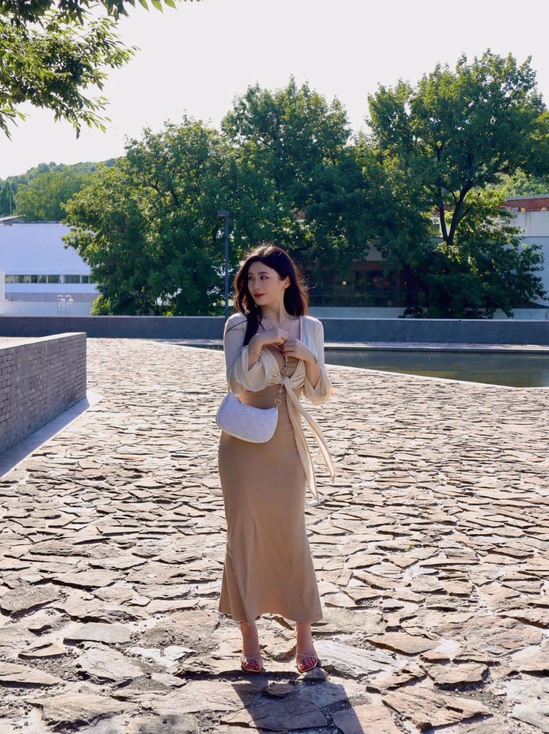 长裙拍照,8个动作,气质迷人有氛围感,上镜出片,显瘦显身材