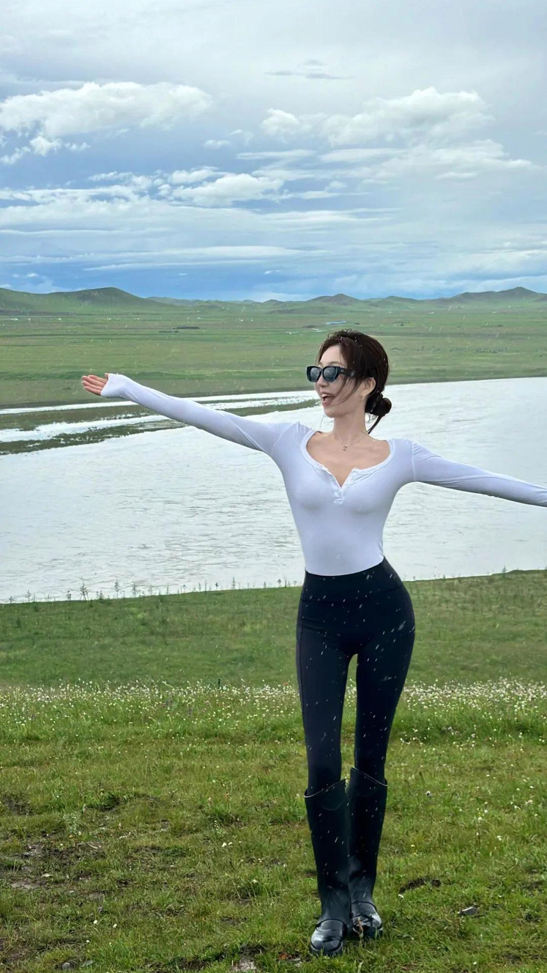 草原拍照收藏起来,一学就会,简单出片有生命力,松弛又漂亮