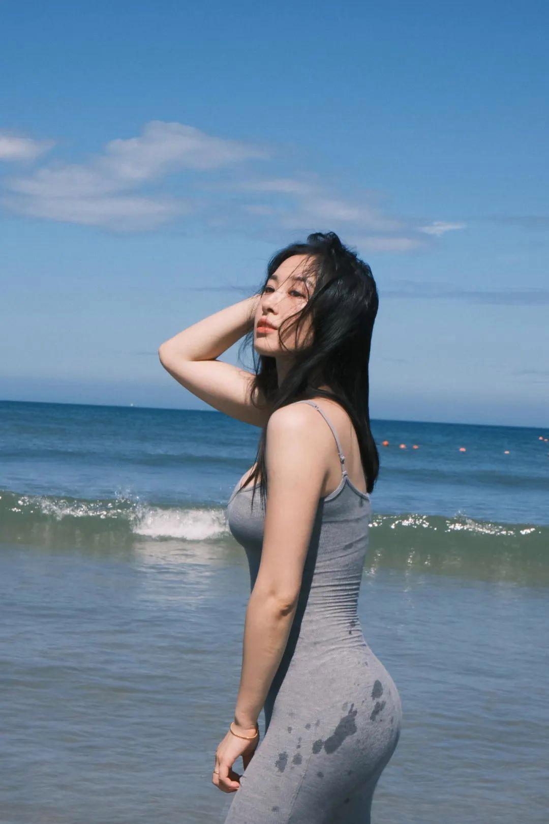 海边拍照,10个动作学起来,出片好看身材好,拍出自然氛围感