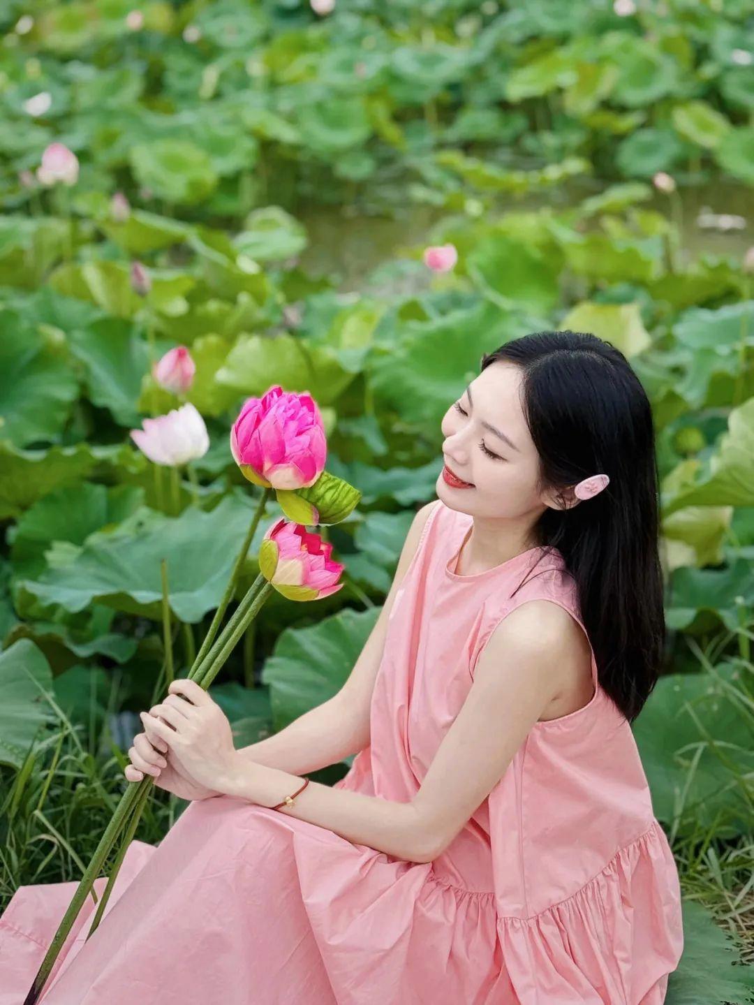 荷花拍照,10个拍照姿势学起来,拍照上镜漂亮、气质又出片