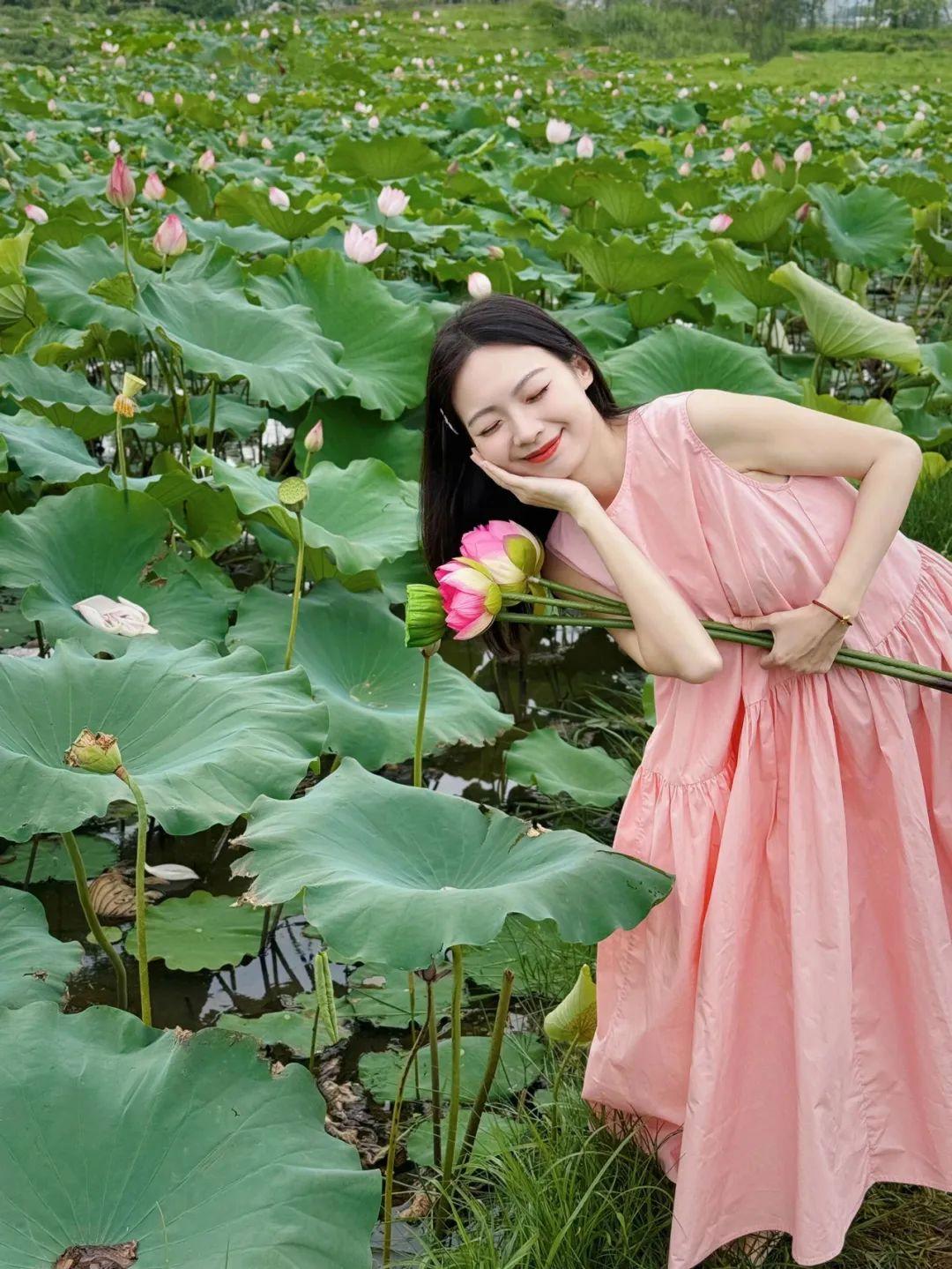 荷花拍照,10个拍照姿势学起来,拍照上镜漂亮、气质又出片