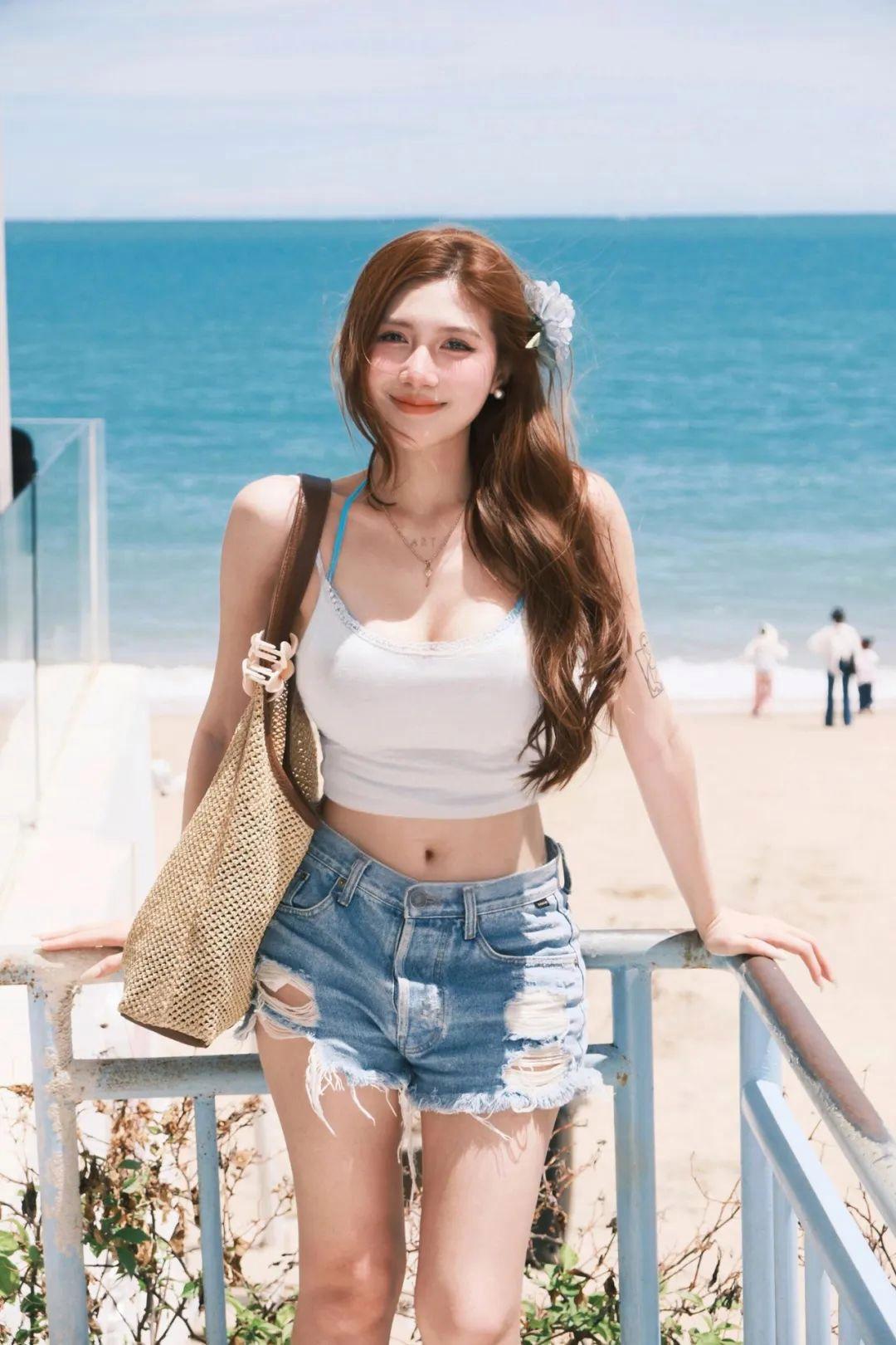 穿短裤拍照,8个拍照动作,又酷又美,清爽好看显身材