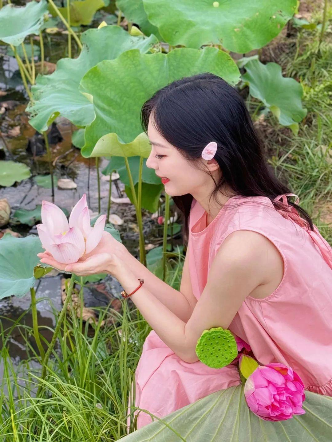 荷花拍照,10个拍照姿势学起来,拍照上镜漂亮、气质又出片