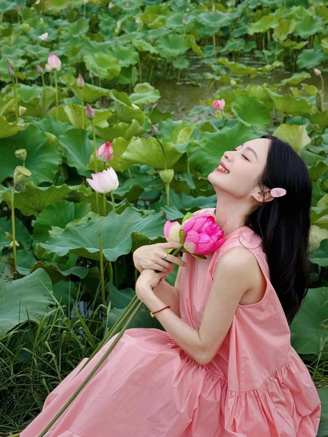 荷花拍照,10个拍照姿势学起来,拍照上镜漂亮、气质又出片