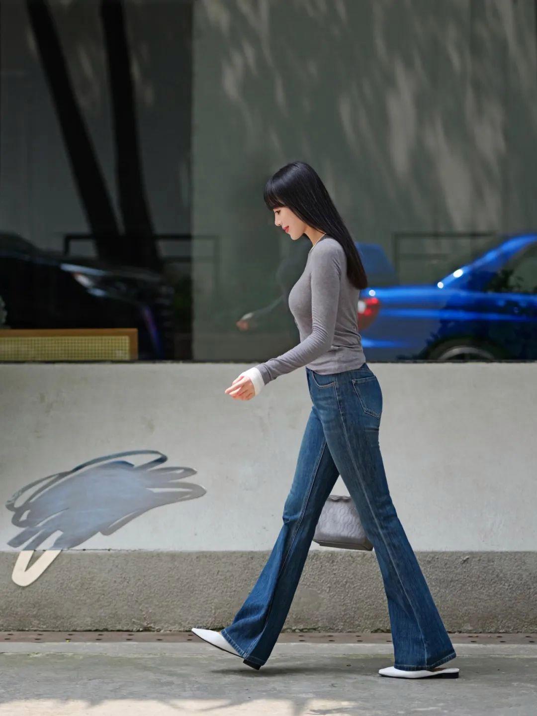 牛仔裤拍照,几个动作,时尚自然又漂亮,气质温柔好身材