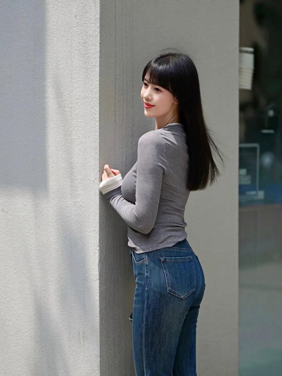 牛仔裤拍照,几个动作,时尚自然又漂亮,气质温柔好身材