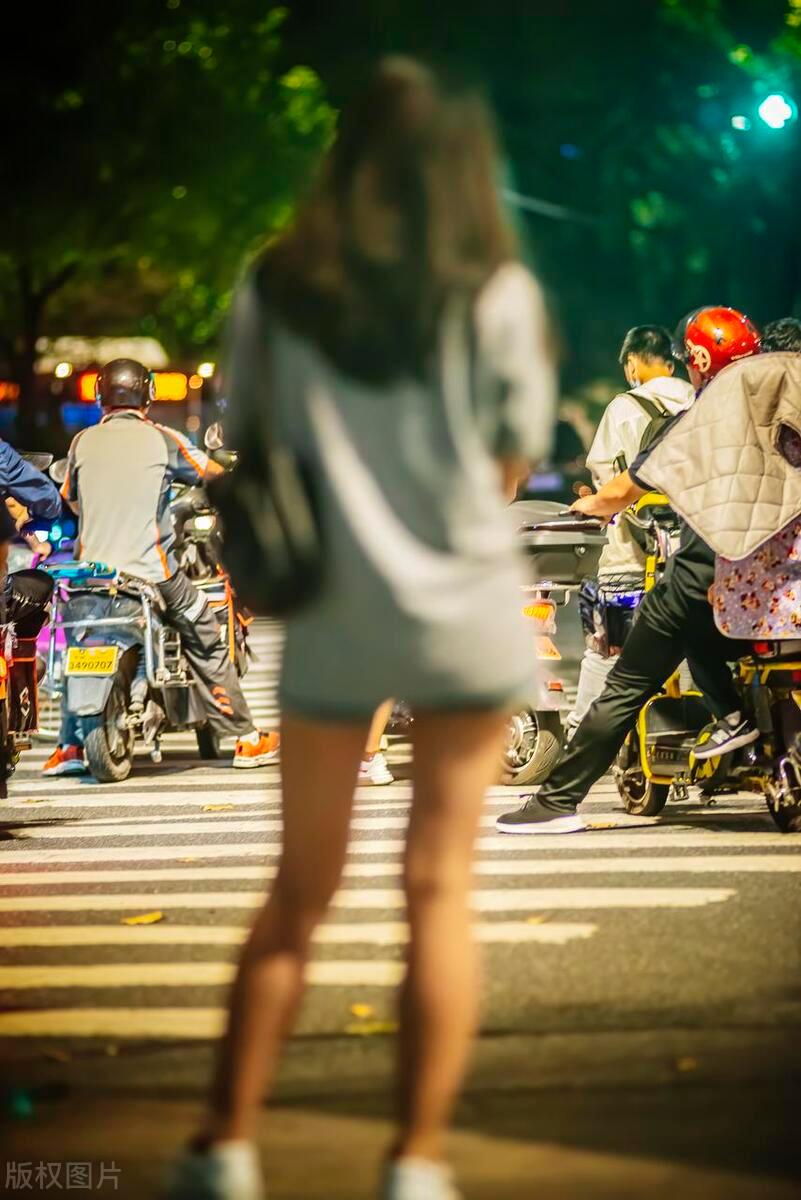 虚化:人像摄影的视觉魔法——为什么模糊背景让人物更动人?