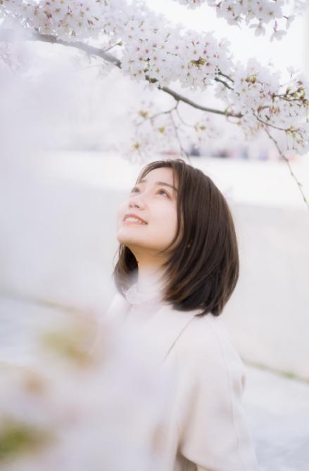 春天花海照怎么拍才好看,10个拍照姿势,让你拍照美起来