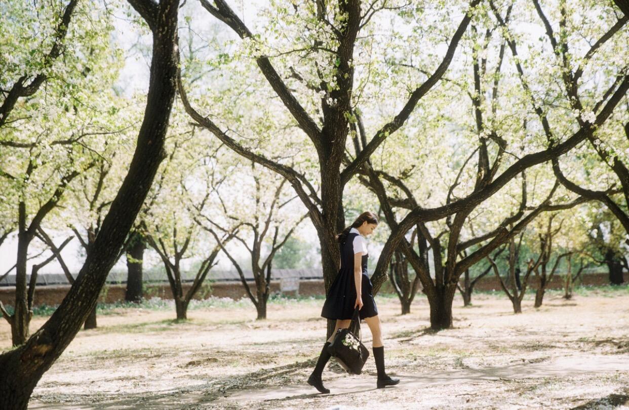 从不会摆拍到拍照达人,拍照姿势可参考这7个,拍照又好看又自然