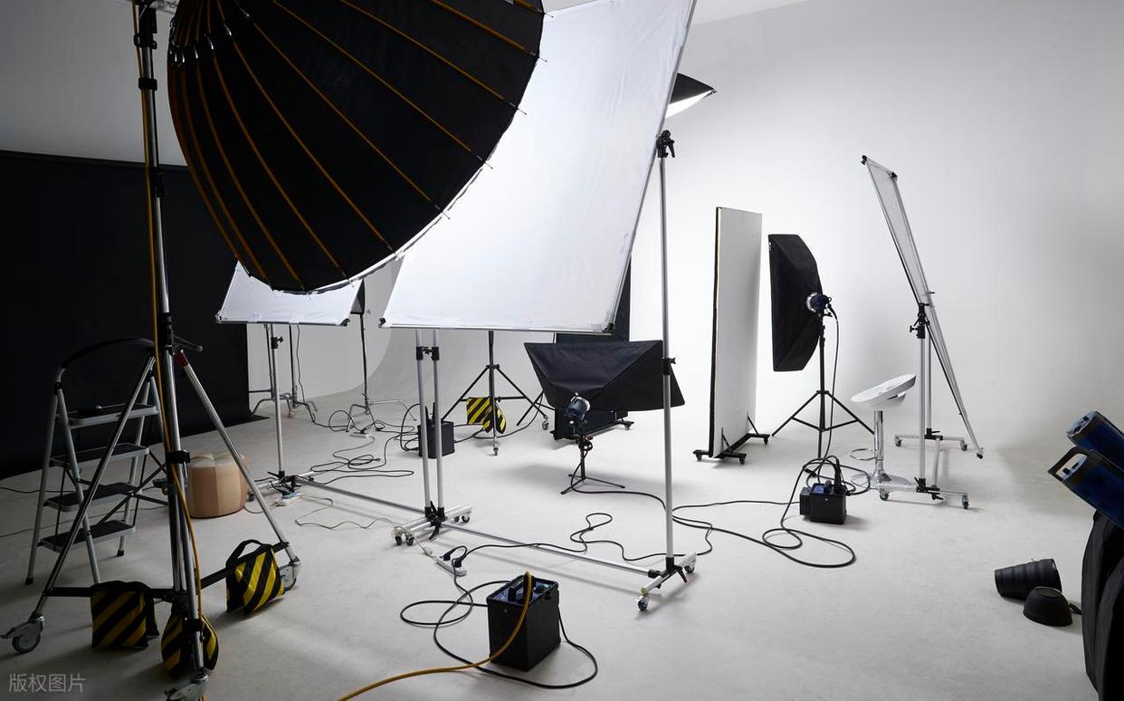 摄影,是器材的较量,还是艺术的探索?