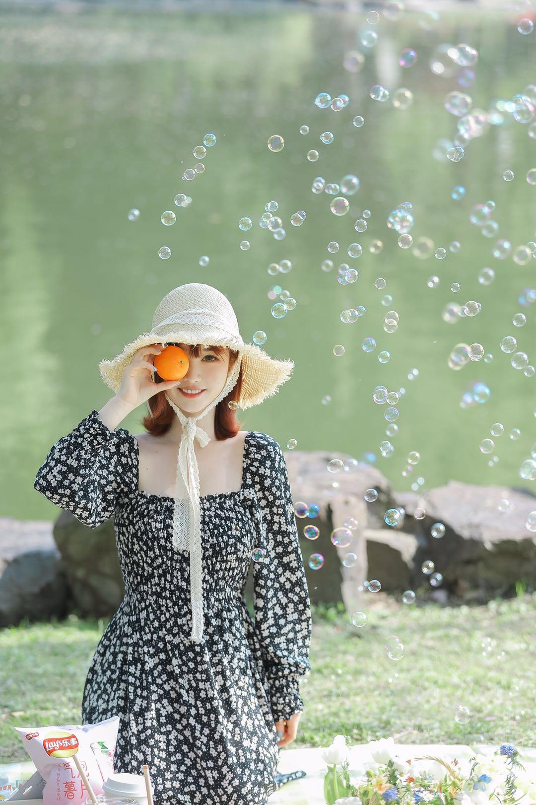 如何拍出一组吸睛的人像照,8个姿势学起来,拍出你的自然美