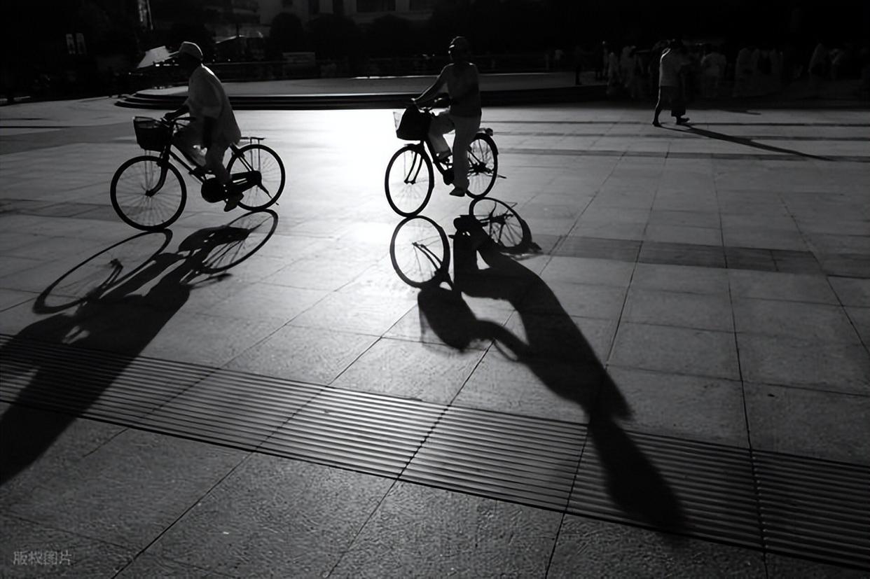 曝光补偿VS手动快门调节:摄影师必须懂的曝光控制逻辑