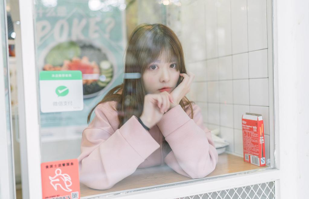 出门旅行,掌握以下12个拍照姿势技巧,告别游客照