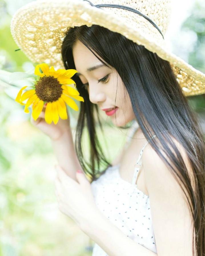 和花一起拍照,这8个拍照姿势技巧要学起来,真的很好看