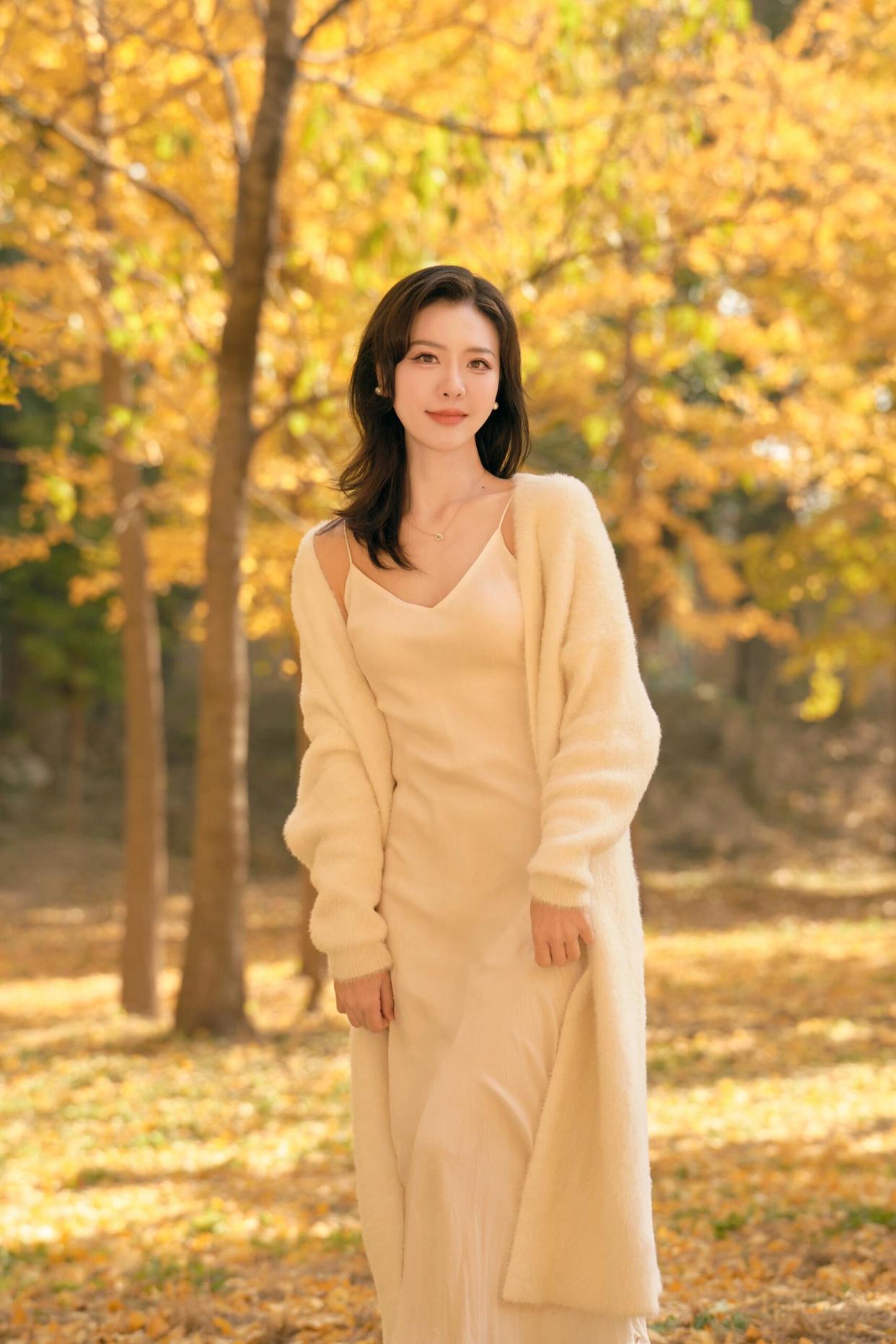 银杏拍照,这些姿势学起来,唯美浪漫,好看又有氛围感