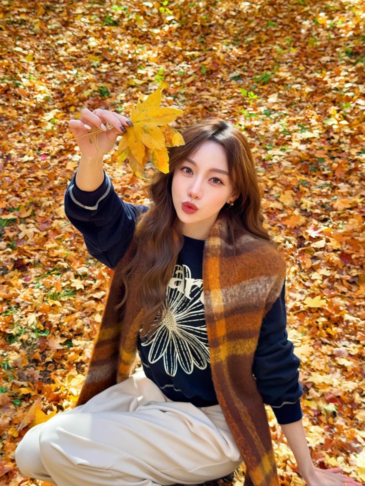 秋天落叶拍照姿势,7个姿势跟着学,拍出秋日氛围感,出片好看