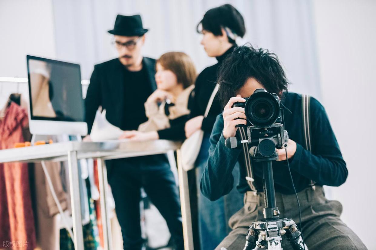 摄影,是器材的较量,还是艺术的探索?