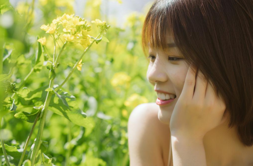 快看,学会这12个油菜花人像的拍照技巧,轻松美爆朋友圈