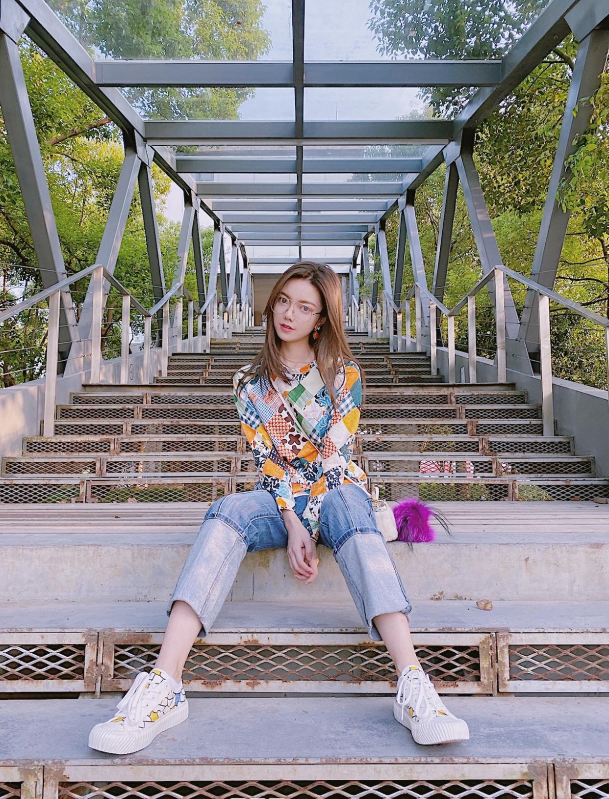 外出旅游10个拍照姿势,学会这样拍,既有美感又能很上镜