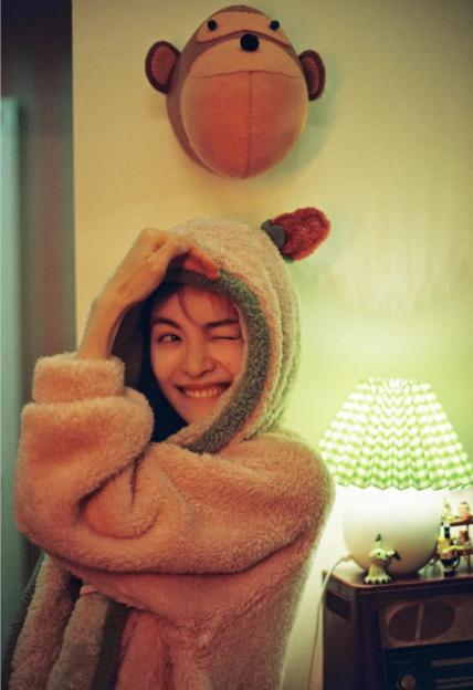 在家也能拍美照,学会这10个拍照姿势技巧,少女感满满