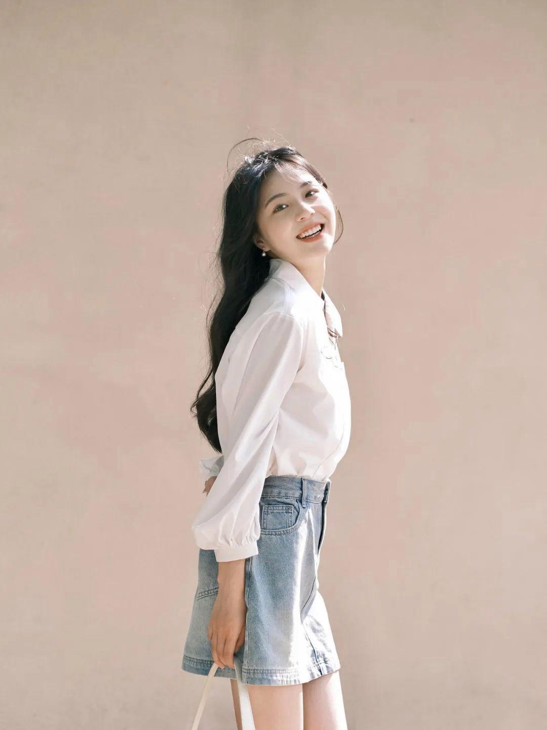 短裙拍照小攻略,6个技巧,轻松出片,越简单越有气质