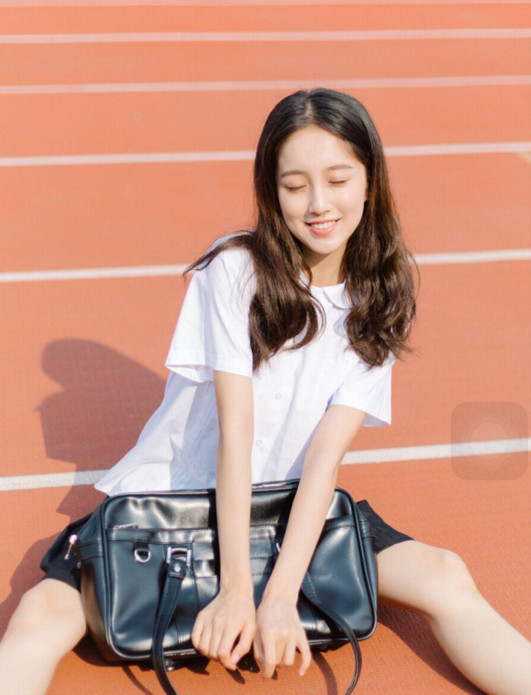 简单易学,一看就会的7个拍照姿势,教你拍出自然好看的人像照