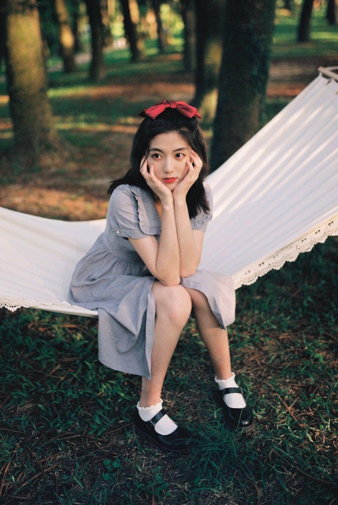 拍摄单人照最实用的8个姿势,简约不做作,拍照很好看