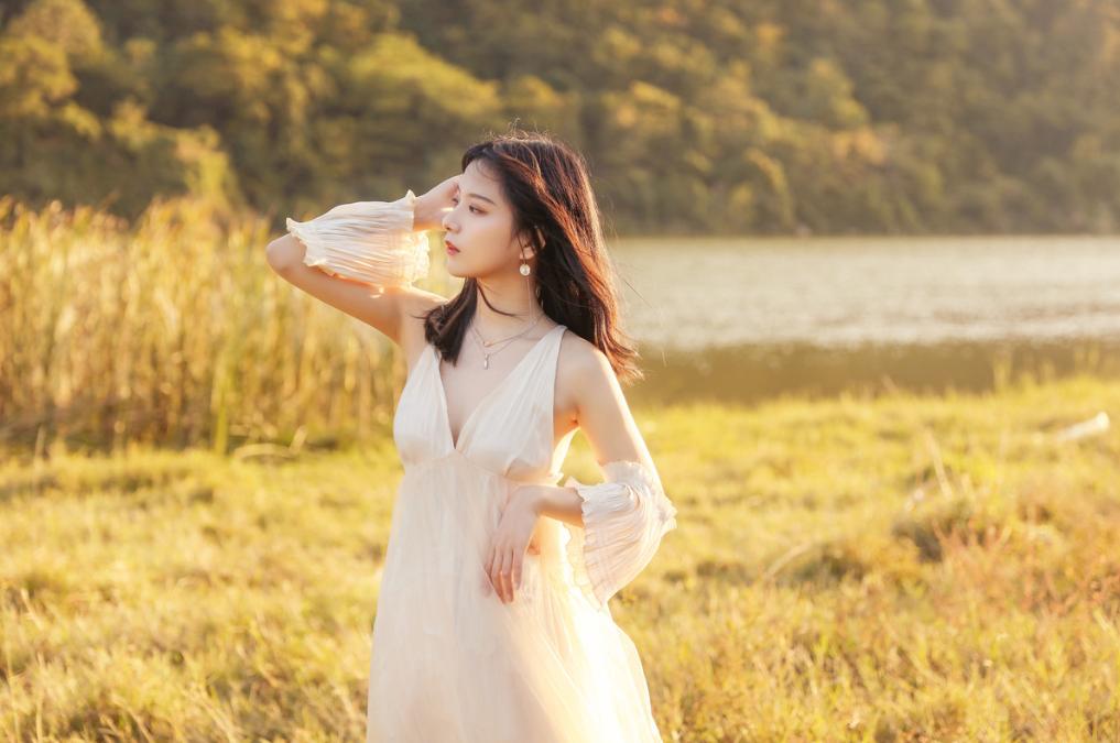 出门旅行,掌握以下12个拍照姿势技巧,告别游客照