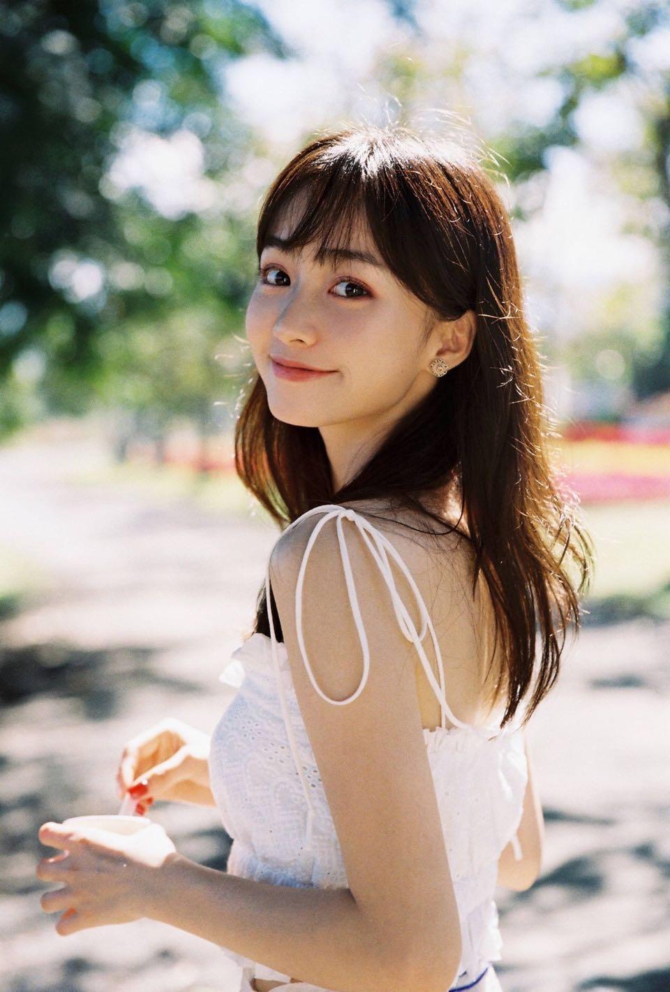 刚开始学拍照的女生,这7个姿势多尝试,拒绝拍照镜头尴尬症