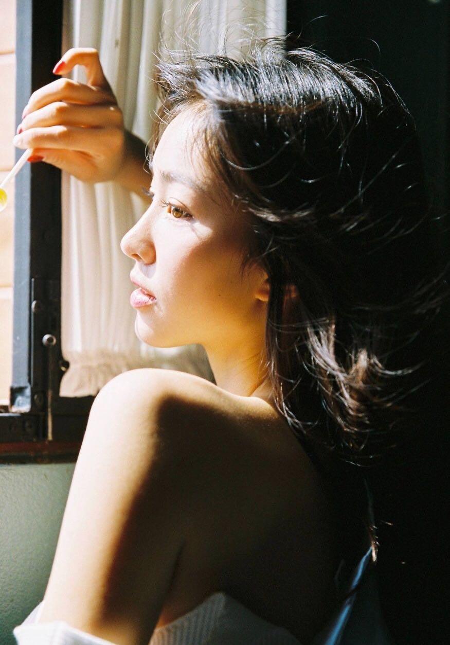 刚开始学拍照的女生,这7个姿势多尝试,拒绝拍照镜头尴尬症