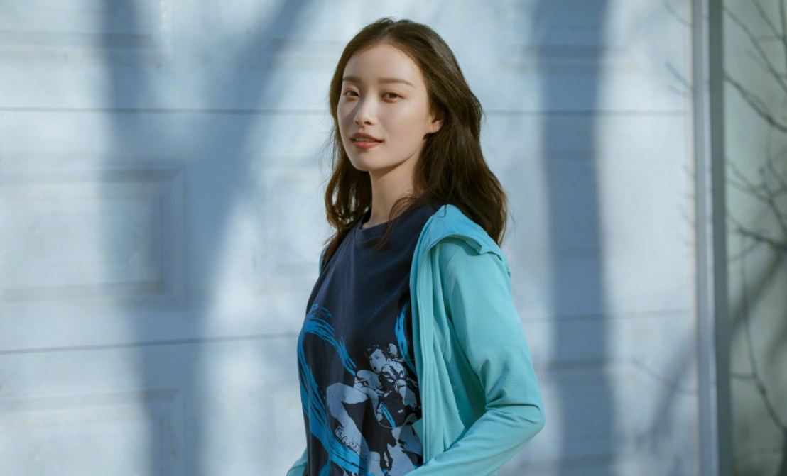 倪妮常用的10个旅行拍照姿势,这样做,拍照美出新高度