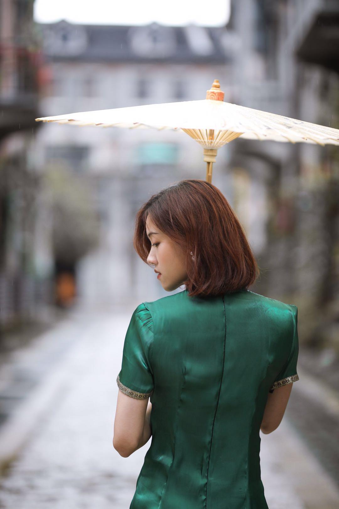 中年女士拍摄旗袍写真照,7个简单的姿势学起来,既显气质又优雅