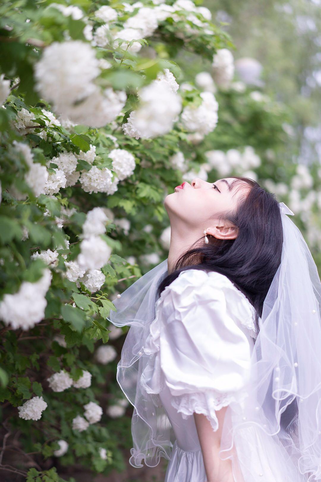 浪漫花季,学会这份花海拍照姿势大全,花海人像也能拍出大片感