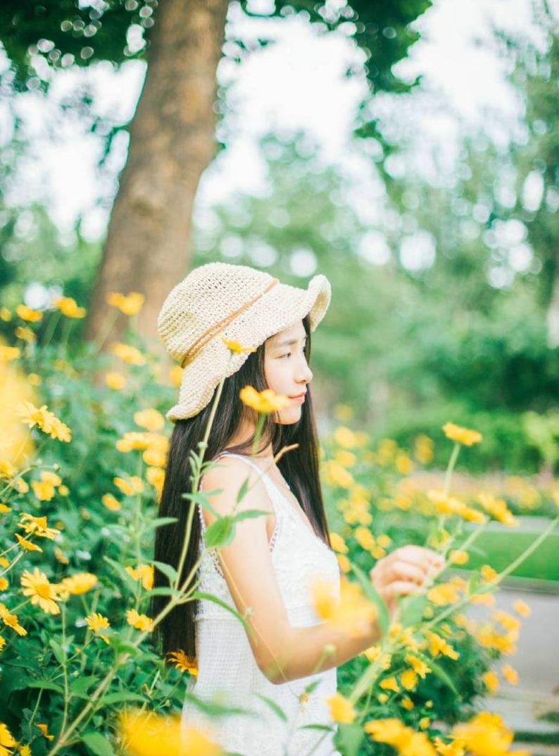 和花一起拍照,这8个拍照姿势技巧要学起来,真的很好看