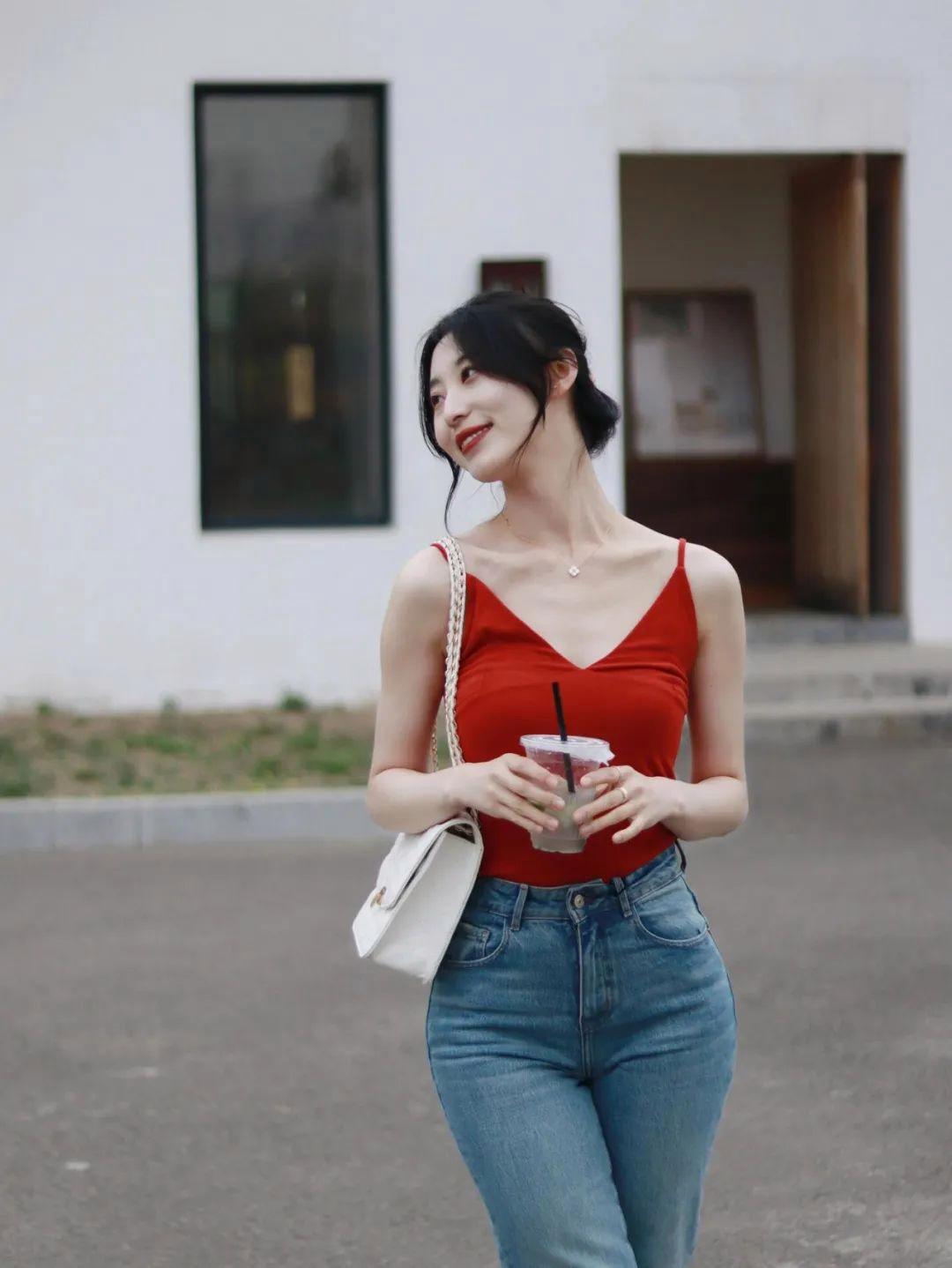 牛仔裤拍照,这样拍,照片时尚漂亮,身材好、气质佳