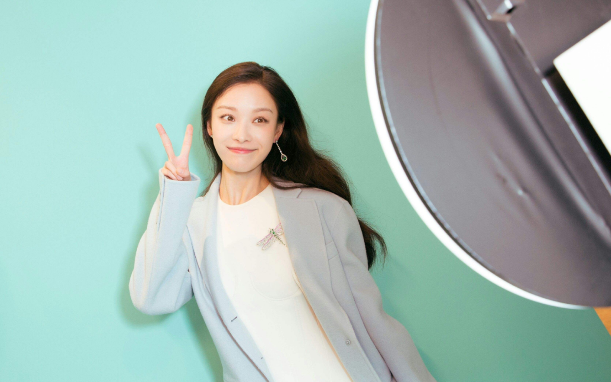 倪妮常用的10个旅行拍照姿势,这样做,拍照美出新高度