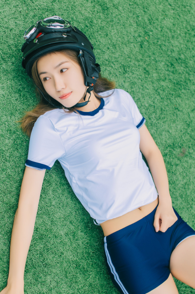 拍照技巧:教你7招,纯色背景搭配对的拍照姿势,照片好看惊艳