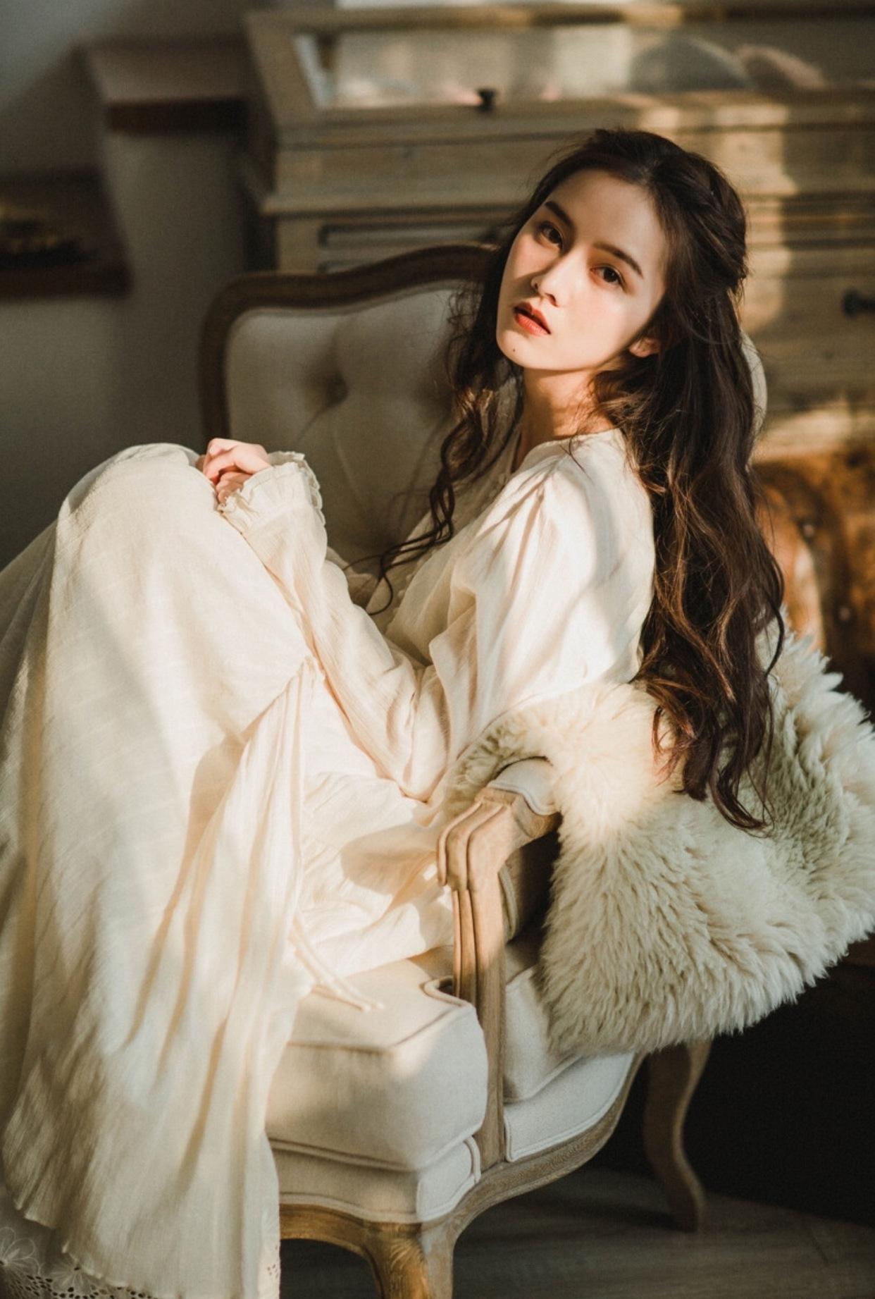 如何拍一张自然好看的照片?从表情再到姿势,这些技巧告诉你