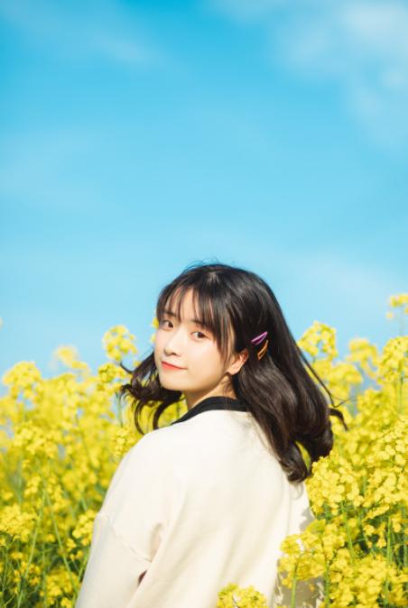 春天花海照怎么拍才好看,10个拍照姿势,让你拍照美起来