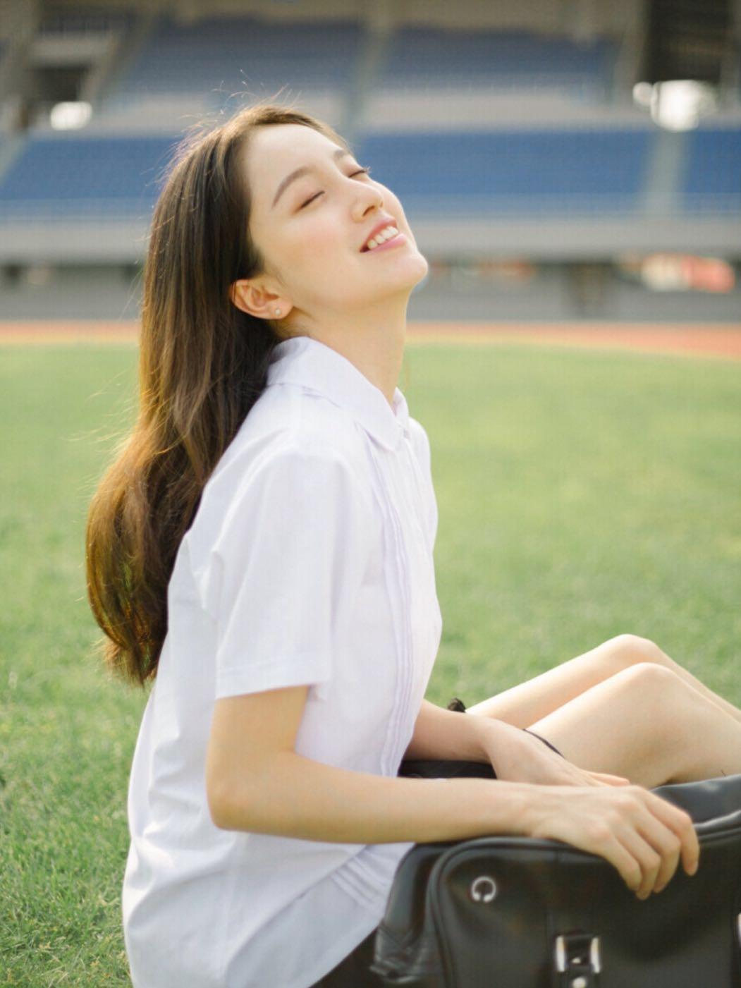 简单易学,一看就会的7个拍照姿势,教你拍出自然好看的人像照