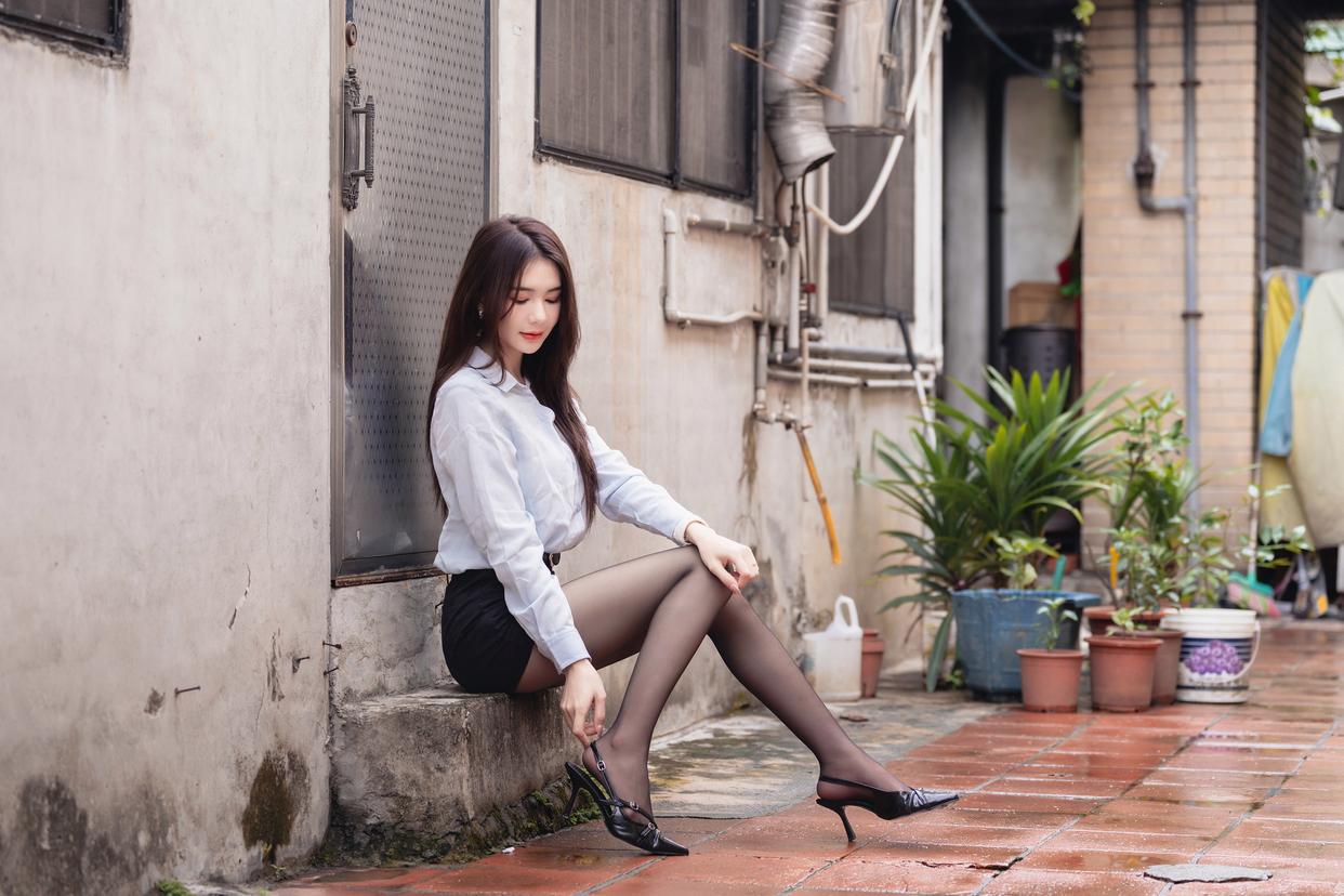 摄影师私藏的美女拍摄秘籍:从光线到姿势,全方位解析人像套路