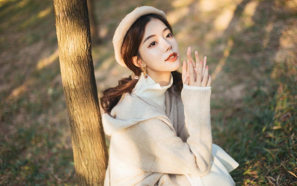 拍照手要怎么摆?7个姿势要领学起来,拒绝拍照手足无措