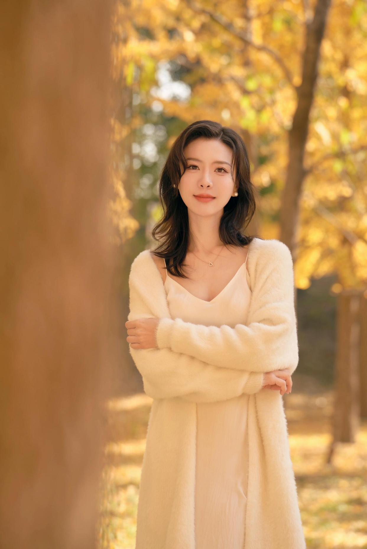 银杏拍照,这些姿势学起来,唯美浪漫,好看又有氛围感