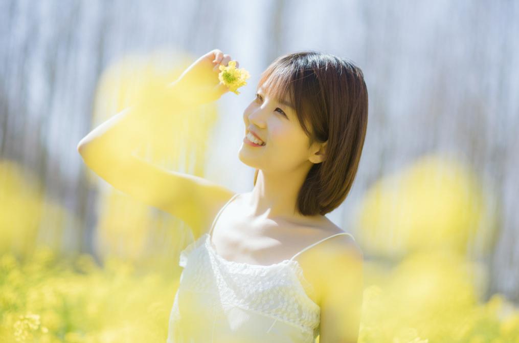 快看,学会这12个油菜花人像的拍照技巧,轻松美爆朋友圈