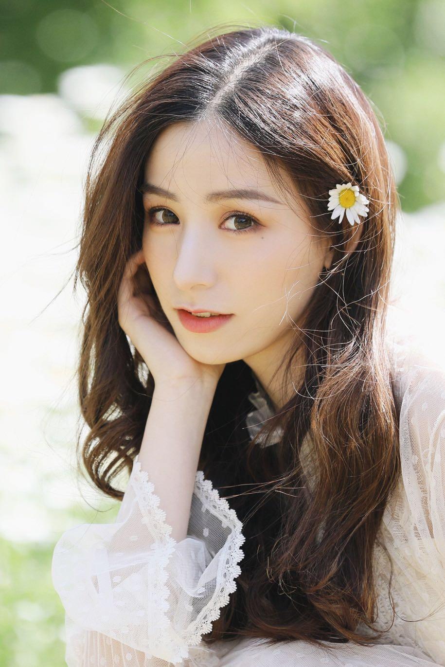 如何拍出一组吸睛的人像照,8个姿势学起来,拍出你的自然美