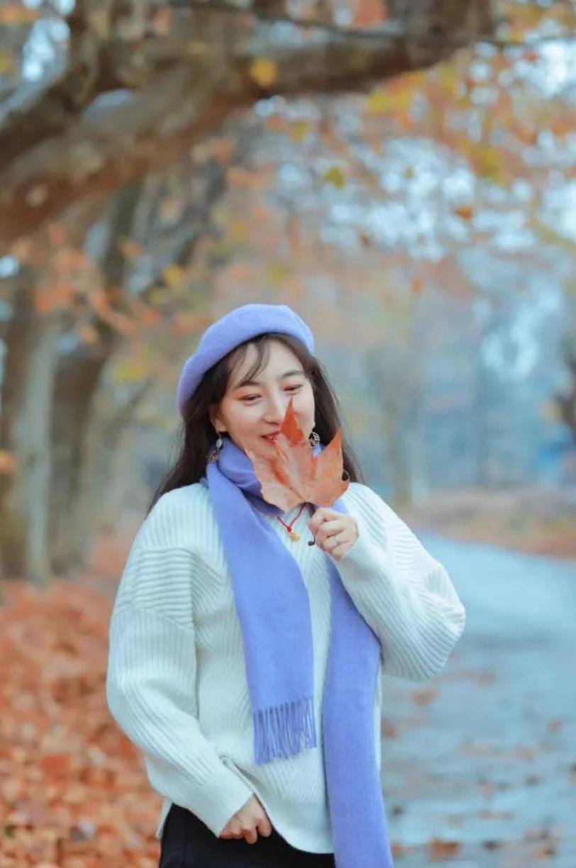 适合中年女士拍照的9个姿势,拍照不尴尬,简单又自然,值得试试